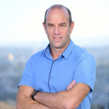 איל פאר EYAL PEER